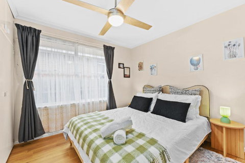 Retro Retreat - Mornington - ACT Tourism 1