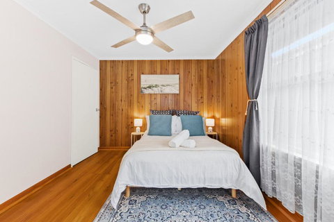 Retro Retreat - Mornington - ACT Tourism 3