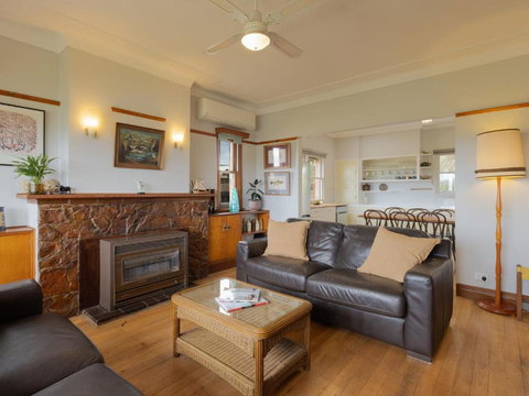 Retro Retreat - ACT Tourism 0