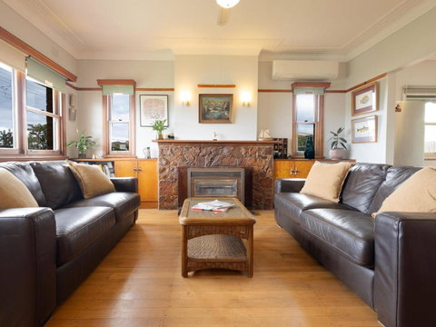 Retro Retreat - ACT Tourism 1