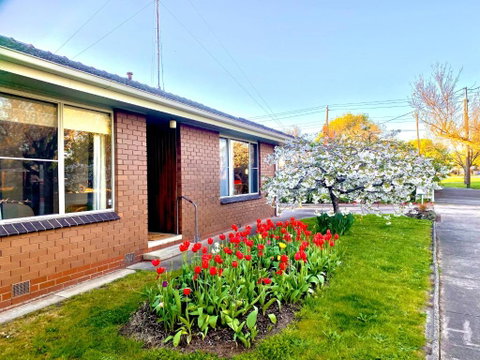 Retro Riverside Redan, Ballarat - ACT Tourism 0