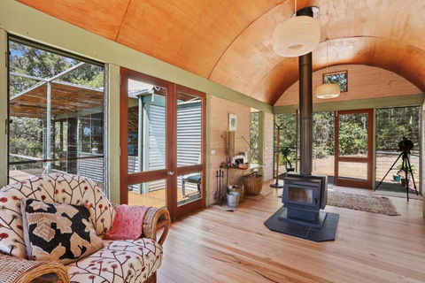 Rikkara Sanctuary 19 Rikkara Avenue Private Retreat - ACT Tourism 1