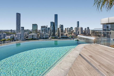 River-View Unit With Rooftop Pool Near Museums - ACT Tourism 0