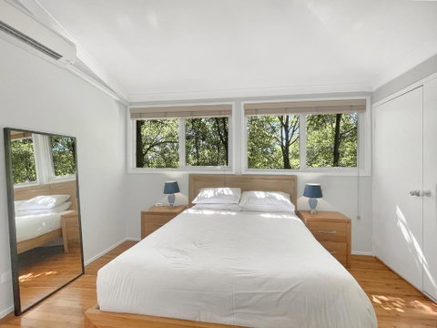 Riverside 3-Bed Townhouse With Spacious Deck & BBQ - ACT Tourism 3