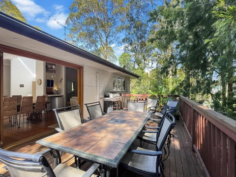 Riverside 3-Bed Townhouse With Spacious Deck & BBQ - ACT Tourism 1