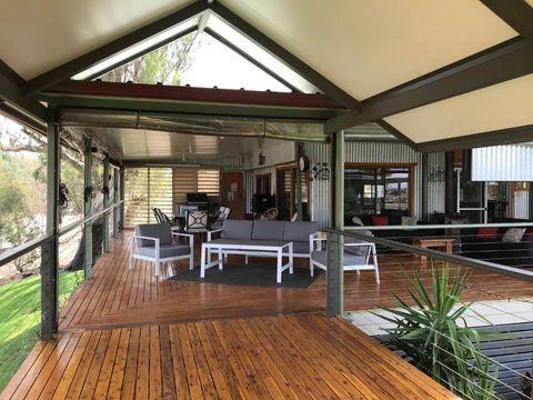 Riverside Farm Retreat - ACT Tourism 3