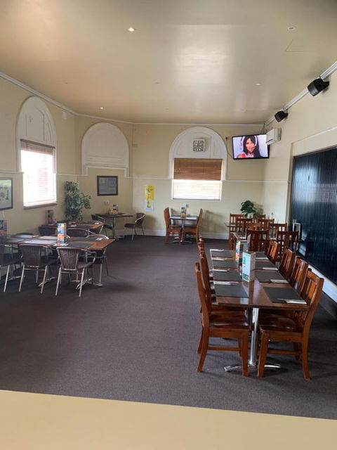 Riverside Hotel - ACT Tourism 3