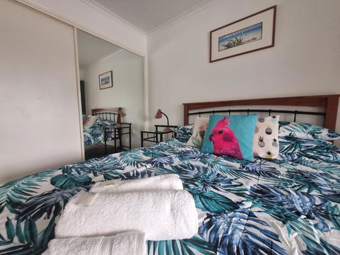 Residential Two-bedroom Unit On The Strand, Self-check In, Wi-fi - ACT Tourism 2