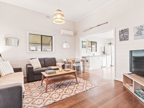 Rosena - The Classic Beach House - 5 Cashmore Street - ACT Tourism 0