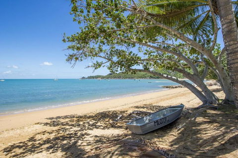 SAILS 9 Beachfront Getaway Horseshoe Bay - ACT Tourism 1