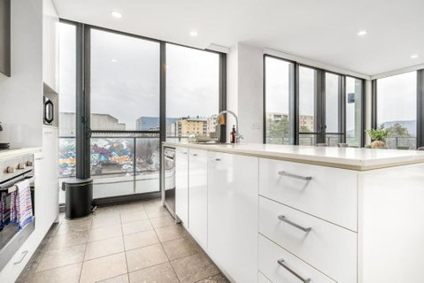 Roomy 2BR 2BA City-Centre Apt - ACT Tourism 2