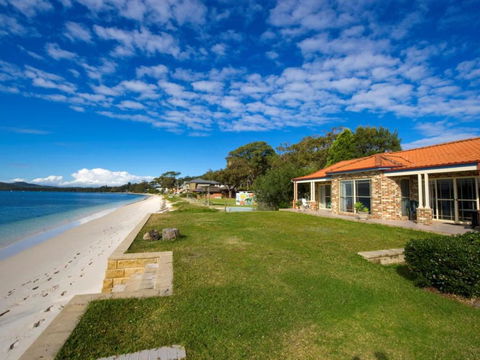 Salamander Beach Front - ACT Tourism 0