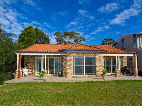 Salamander Beach Front - ACT Tourism 1