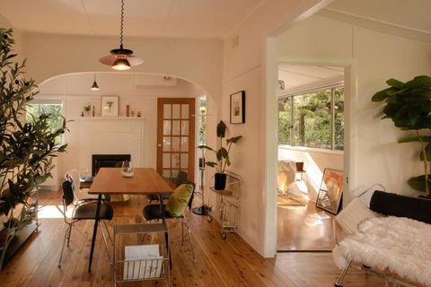 Romantic Garden Cottage With Home Cinema - ACT Tourism 1