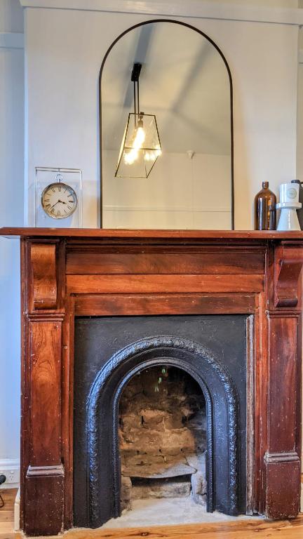 Roseland Cottage - CBD Heritage - ACT Tourism 1