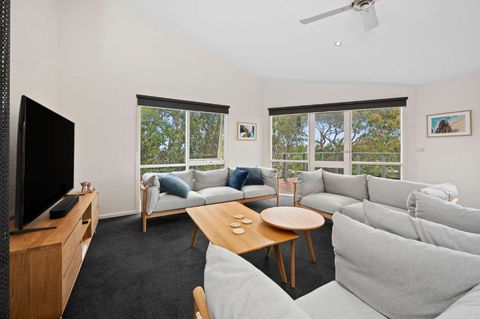 Roadknight Ocean Road View 236 - ACT Tourism 1