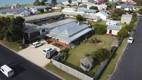 Robe House Heritage Accommodation - ACT Tourism 3