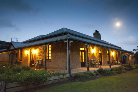 Robe House Heritage Accommodation - ACT Tourism 0