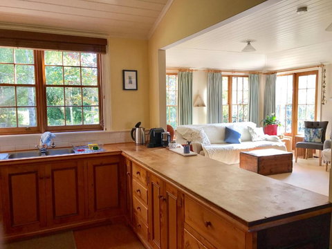 Robin Hoods Well Farm Stay - ACT Tourism 3