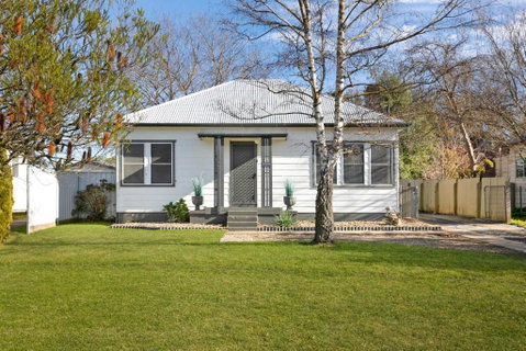 Ronelle Cottage - ACT Tourism 0
