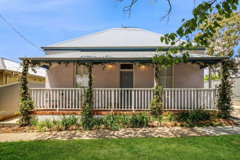 RoseBerne Cottage - ACT Tourism 0