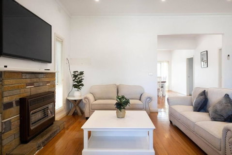 Rosebud Reset - A Beachside Group Getaway - ACT Tourism 1