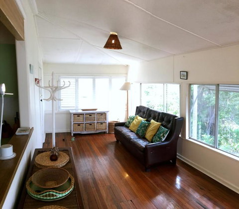 Rosemaree, 24 East Street - ACT Tourism 1