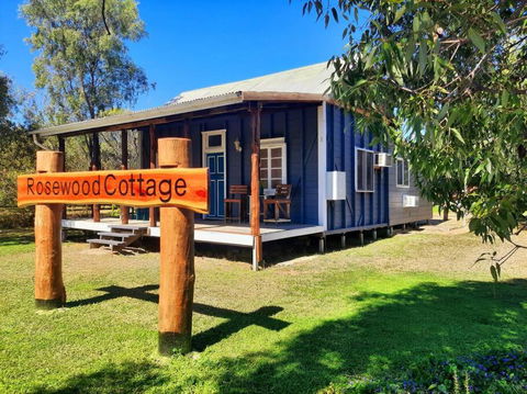 Rosewood Cottage -Entire 2 Bedroom Home With Netflix & WiFi - ACT Tourism 1