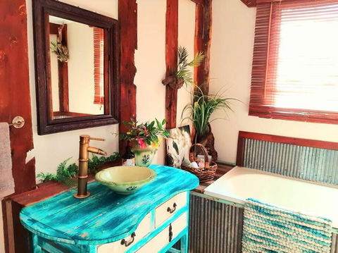 Rosewood Cottage -Entire 2 Bedroom Home With Netflix & WiFi - ACT Tourism 3