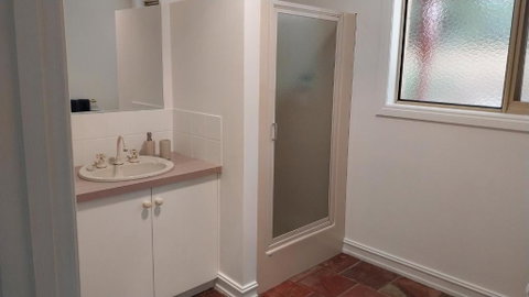 Roshnier Apartment - ACT Tourism 1