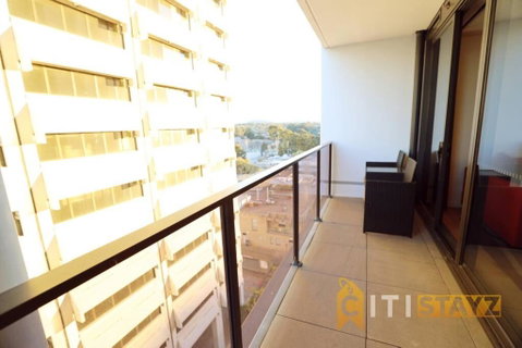 Ruby Red, 1Bd 1Bth Apt - Woden CBD - ACT Tourism 2