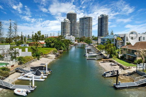 Runaway Bay Waterfront Delight - ACT Tourism 0