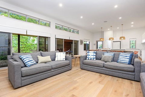 Russell Street Retreat - ACT Tourism 1