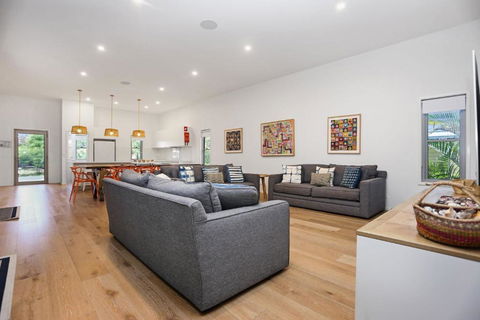 Russell Street Retreat - ACT Tourism 0