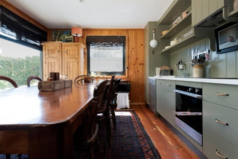 Rustic Barn By The Bay - ACT Tourism 3