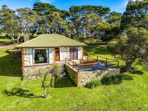 Rustic Cottage - ACT Tourism 0
