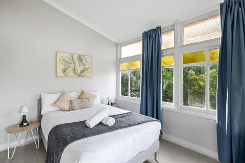 Rustic Grand Double Room - Centrally Located - ACT Tourism 1