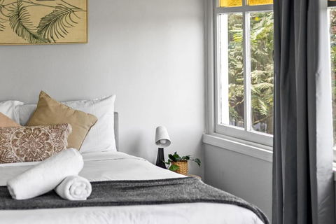 Rustic Grand Double Room - Centrally Located - ACT Tourism 2