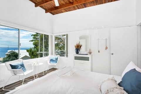 Sally Beach House With Ocean Views - ACT Tourism 1