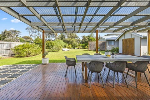 Salt Air Beach Retreat - 280m Walk To Foreshore, Check Out 5pm Sunday! - ACT Tourism 2