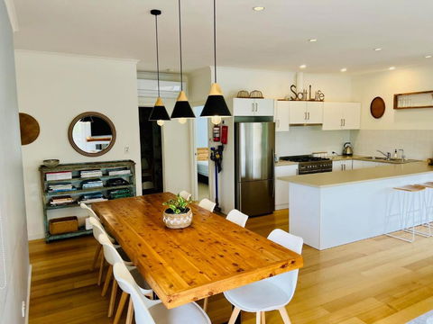 Salt Life - Pet Friendly Outside WIFI - ACT Tourism 2