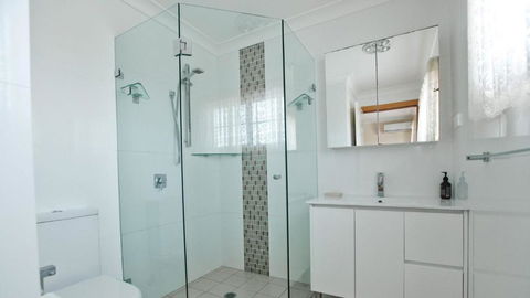 Salt Water Villa Bermagui Four Bedroom Central Location With Wifi - ACT Tourism 3