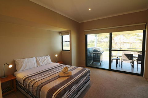 Saltwater Apartments - ACT Tourism 1