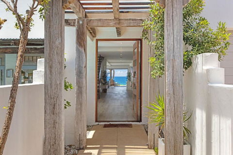 Saltwater Beach House - ACT Tourism 3