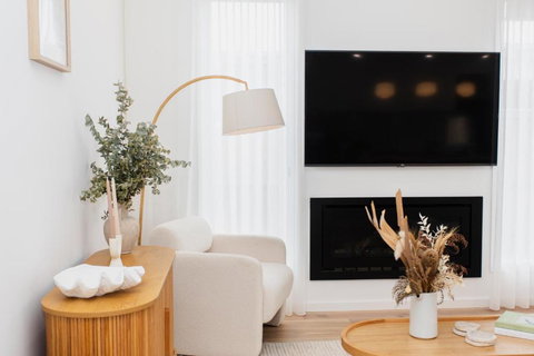 Saltwater Lux, 4 Bdrm, 3 Bath, Golf, Weddings, Beaches, Adventure Park - ACT Tourism 1