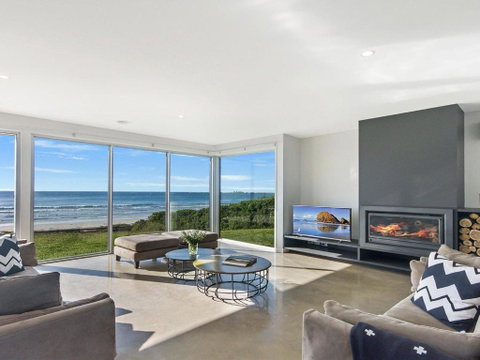 Saltwater Retreat - ACT Tourism 1