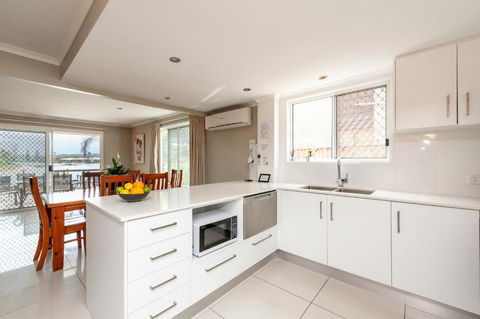 Saltwater Villas - Pet Friendly Accommodation - ACT Tourism 3