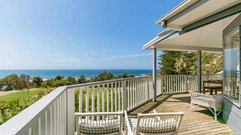Salty Air Beachside Cottage At Killcare - ACT Tourism 0