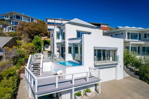 Salty Kiss I Private Properties - ACT Tourism 1