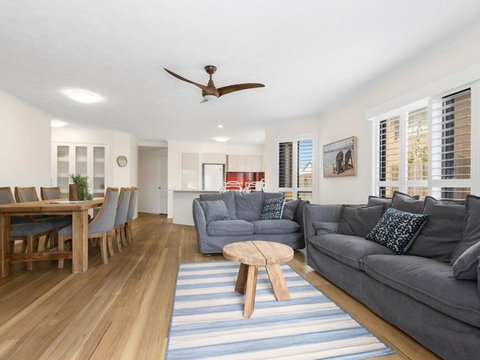 Salty Kisses On Marine Parade - ACT Tourism 3